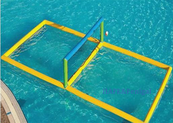 สนามวอลเลย์บอลน้ําแบบอัดลม สนุกสนาน สนุกสนานของเล่น สวนสนุกทะเล