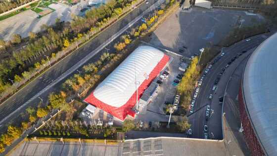 AirBrother 30×50m อาคาร Membrane ที่สนับสนุนด้วยอากาศ 1,500m2 Modular Dome Solution